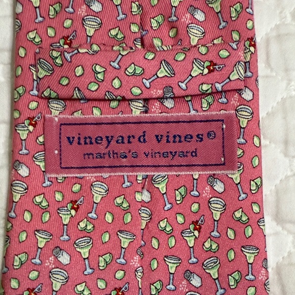 Vineyard Vines 100% Silk Men's Tie - Margaritas, Lime, and Salt Pattern - Picture 4 of 6